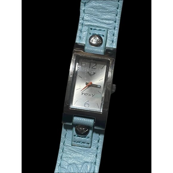 Vintage Roxy Blue Genuine Leather Band Chic Ladies Watch - Picture 2 of 7